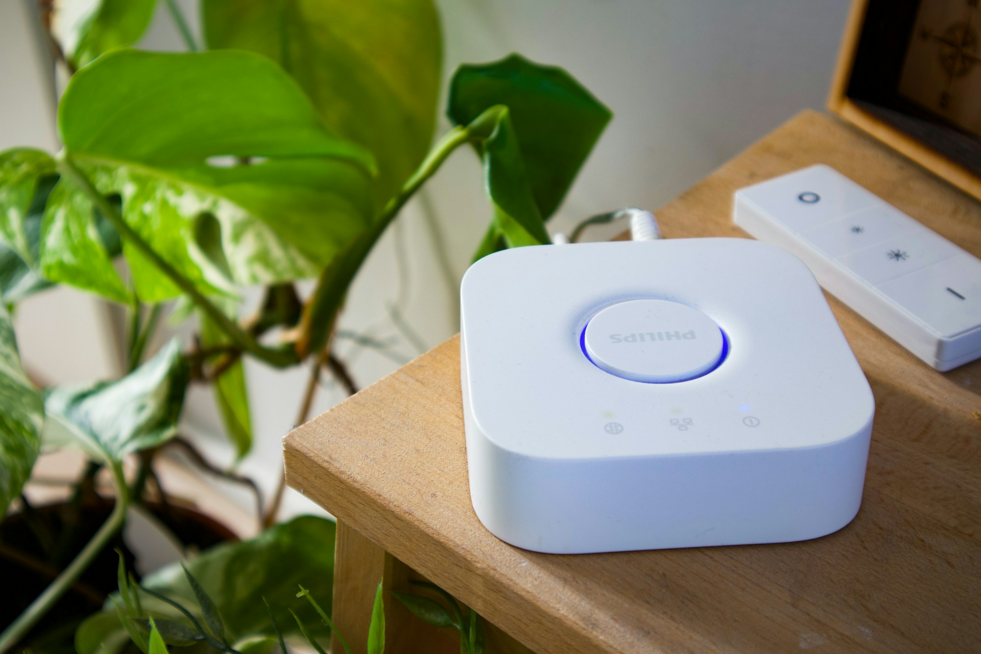 Hub en afstandsbediening als context voor het kiezen van een centrale smart-homebediening